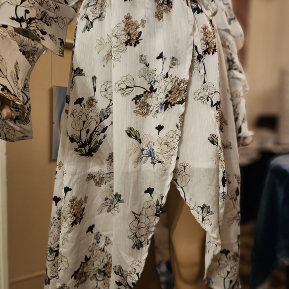 🌸Misguided flowy flower print cold shoulder dress  size 6🌸never worn - Picture 6 of 7